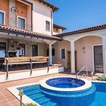 Луксозна вила Hacienda Del Sol -